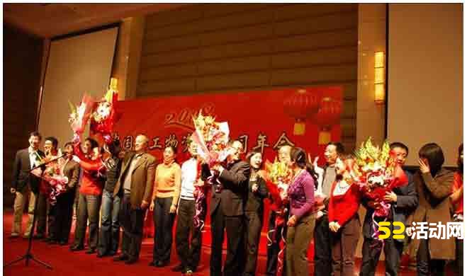100个年会互动游戏大全，好玩的年会互动搞气氛游戏有哪些？